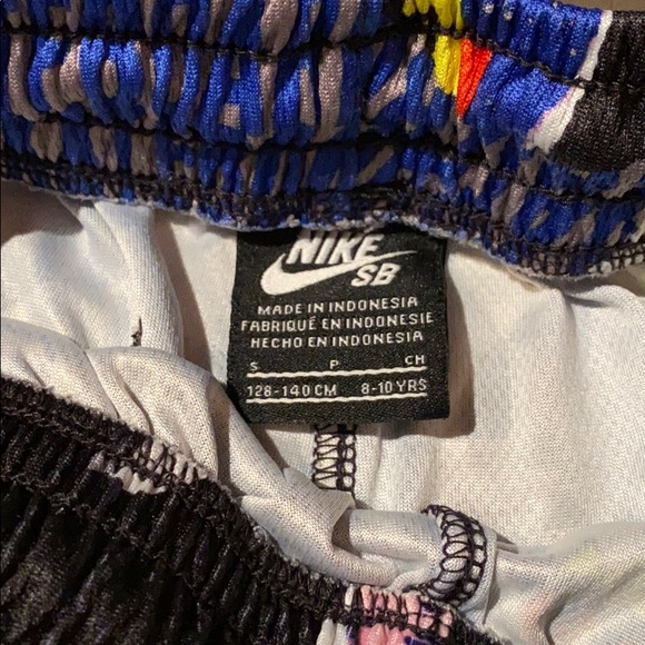 Nike SB skateboard shorts - Picture 4 of 5
